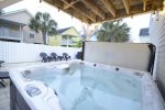 Modern Beach House Pool and Hot Tub